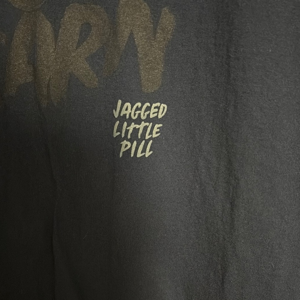 Jagged Little Pill > official shirt from the Play. Brand New/Never been worn - Picture 2 of 4